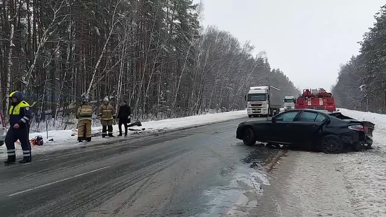 В Петровском районе сотрудники Госавтоинспекции устанавливают обстоятельства ДТП, в котором погиб человек