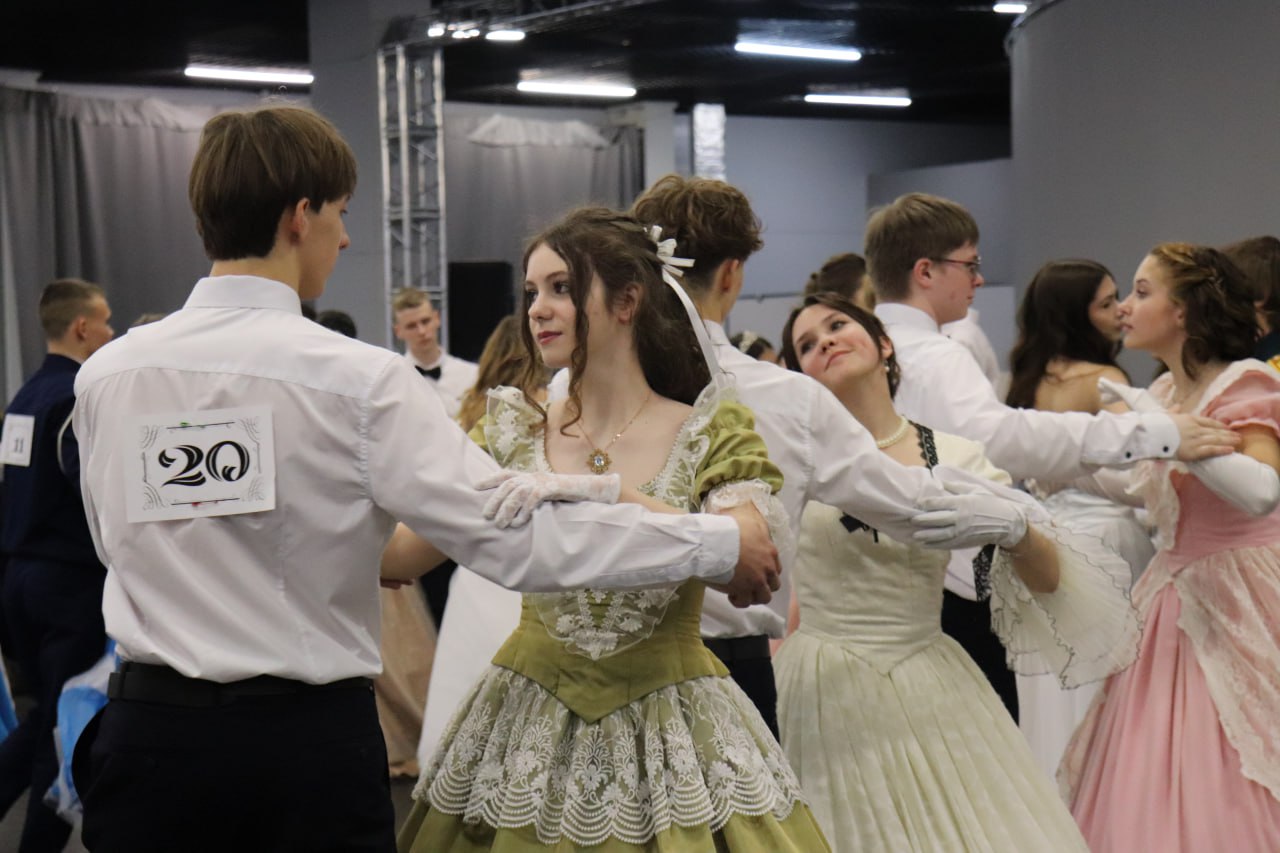 В Саратовской области впервые прошел областной кадетский бал В Саратовской области впервые прошел областной кадетский бал