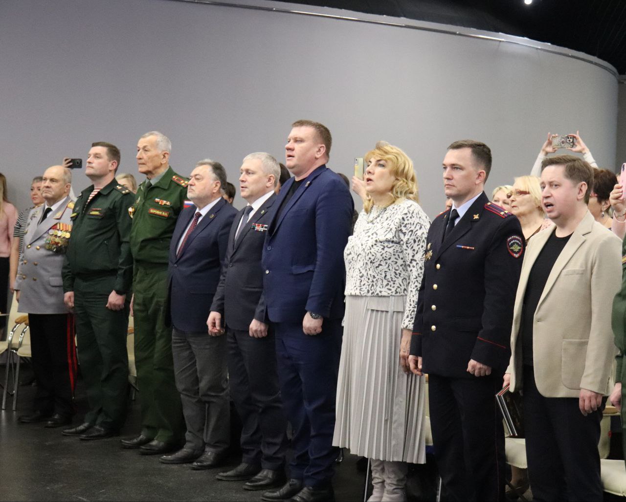 Саратовские полицейские в качестве почетных гостей приняли участие в первом областном кадетском балу «Судьба и Родина едины!» Саратовские полицейские в качестве почетных гостей приняли участие в первом областном кадетском балу «Судьба и Родина едины!»