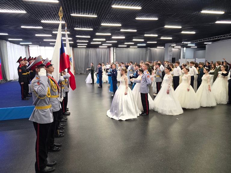 Саратовские полицейские в качестве почетных гостей приняли участие в первом областном кадетском балу «Судьба и Родина едины!» Саратовские полицейские в качестве почетных гостей приняли участие в первом областном кадетском балу «Судьба и Родина едины!»