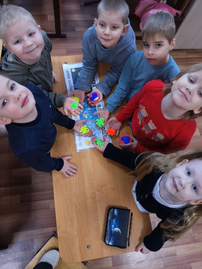 Ртищевские госавтоинспекторы провели для дошкольников мастер-класс «Сердце безопасности!» Ртищевские госавтоинспекторы провели для дошкольников мастер-класс «Сердце безопасности!»