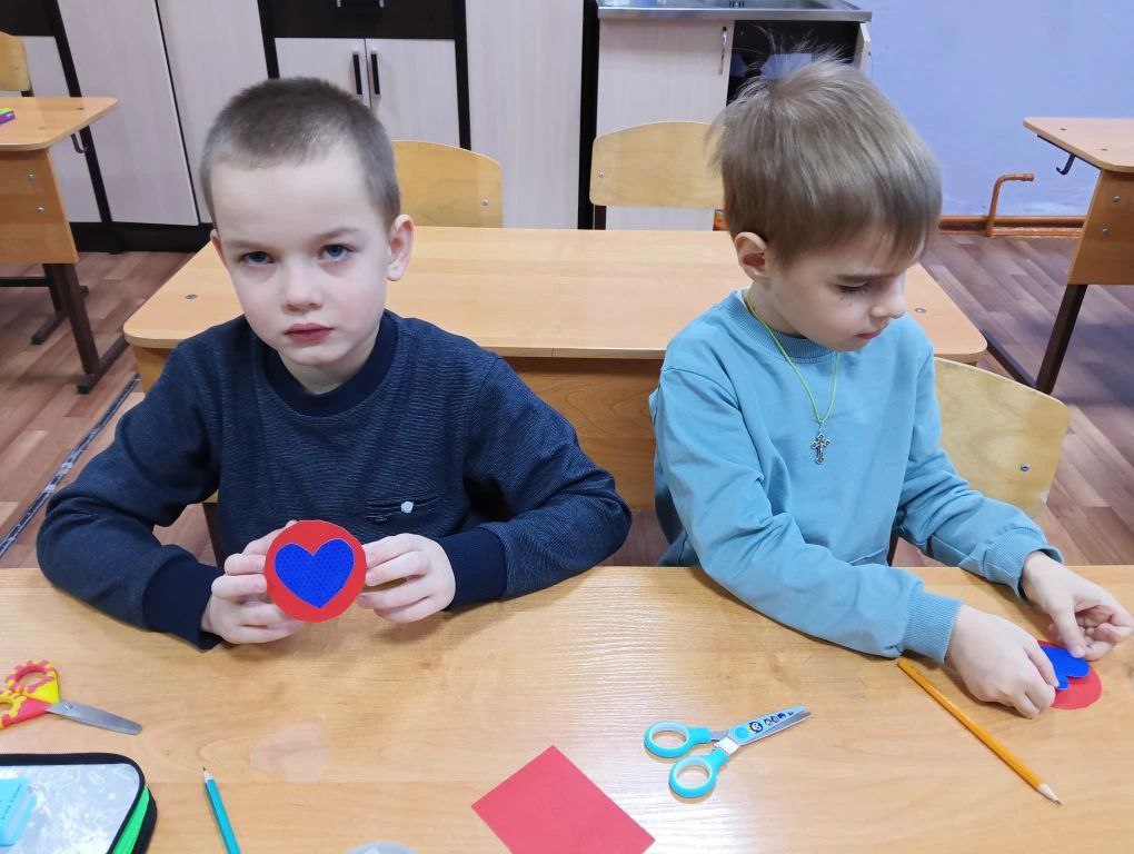 Ртищевские госавтоинспекторы провели для дошкольников мастер-класс «Сердце безопасности!» Ртищевские госавтоинспекторы провели для дошкольников мастер-класс «Сердце безопасности!»