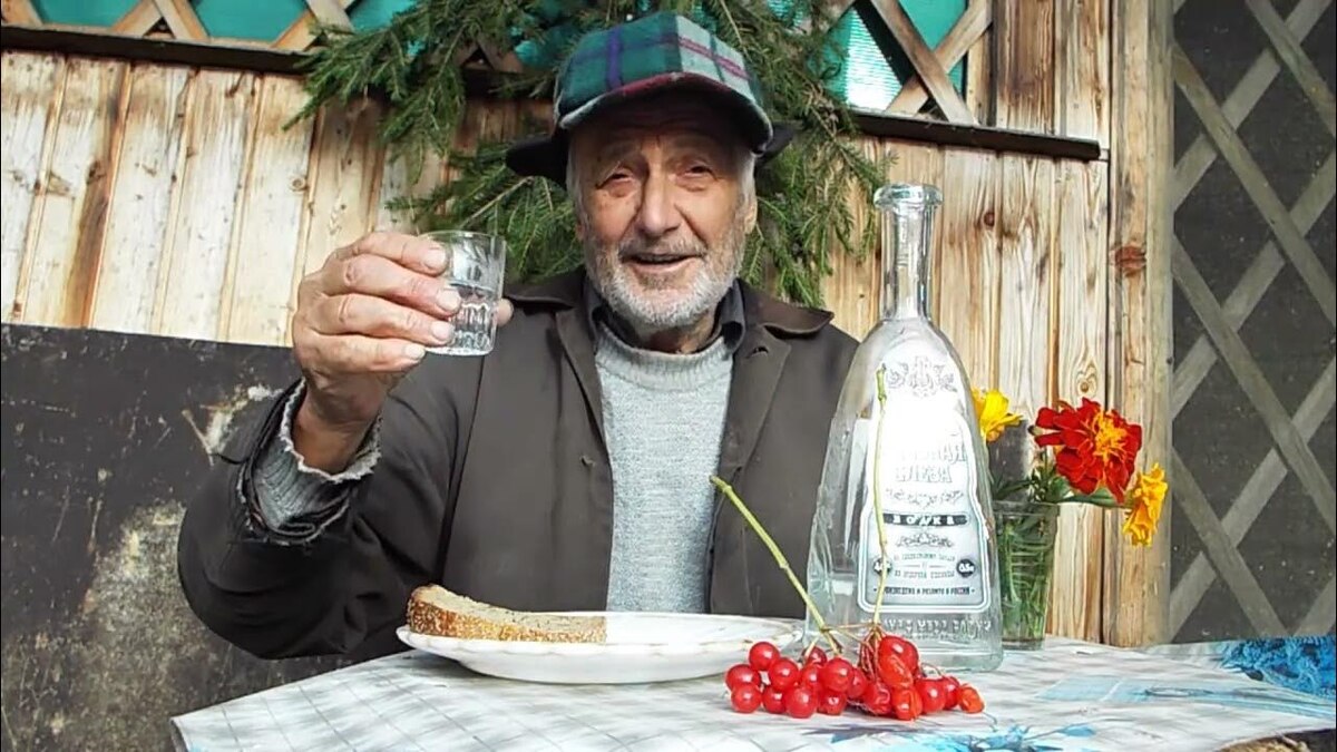 Алкоголь и пожилой возраст: самогон, коньяк и их влияние на здоровье