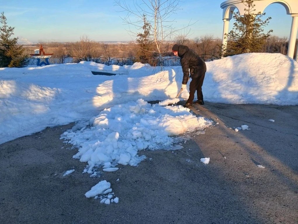 Бригадами учреждения продолжаются работы по обработке пешеходных дорожек и по санитарной опиловке зелёных насаждений|Итоги дня МКУ «Озеленение» Бригадами учреждения продолжаются работы по обработке пешеходных дорожек и по санитарной опиловке зелёных насаждений|Итоги дня МКУ «Озеленение»