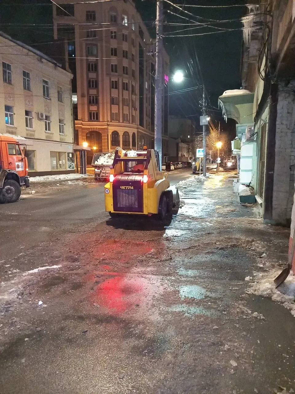 Минувшей ночью наши сотрудники продолжали обработку тротуарной и дорожной сети противогололедными материалами, обработаны участки по улицам: Мичурина, Удалой Переулок, Строительная, Заводская и др Минувшей ночью наши сотрудники продолжали обработку тротуарной и дорожной сети противогололедными материалами, обработаны участки по улицам: Мичурина, Удалой Переулок, Строительная, Заводская и др