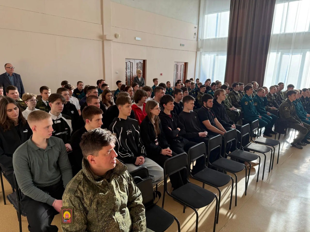 В балаковской школе №19 обсудили перспективы военной карьеры с представителями Вольского института В балаковской школе №19 обсудили перспективы военной карьеры с представителями Вольского института