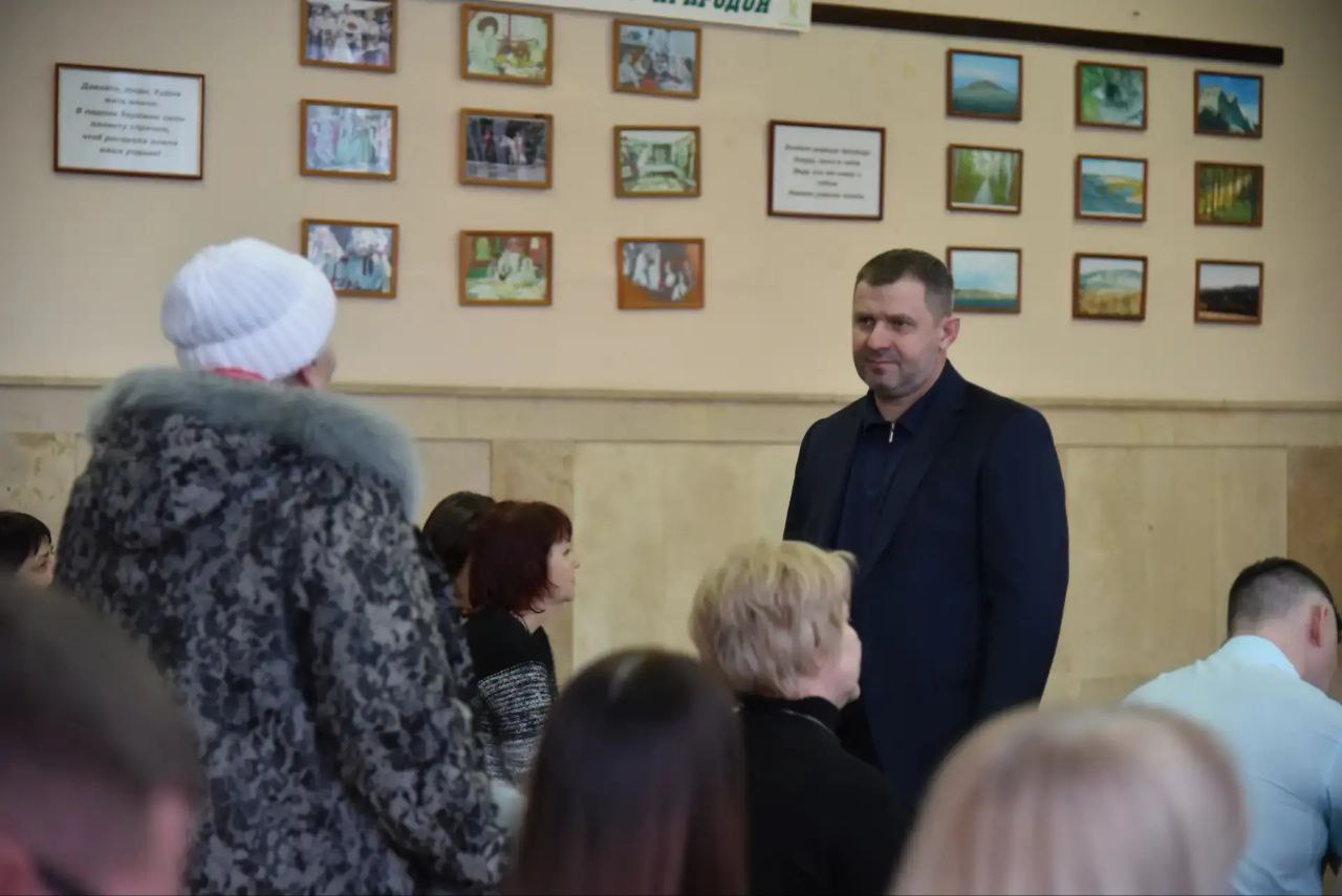 В школе № 12 провели встречу с жителями, проживающими на улицах Титова, Ленина и Академика Жук