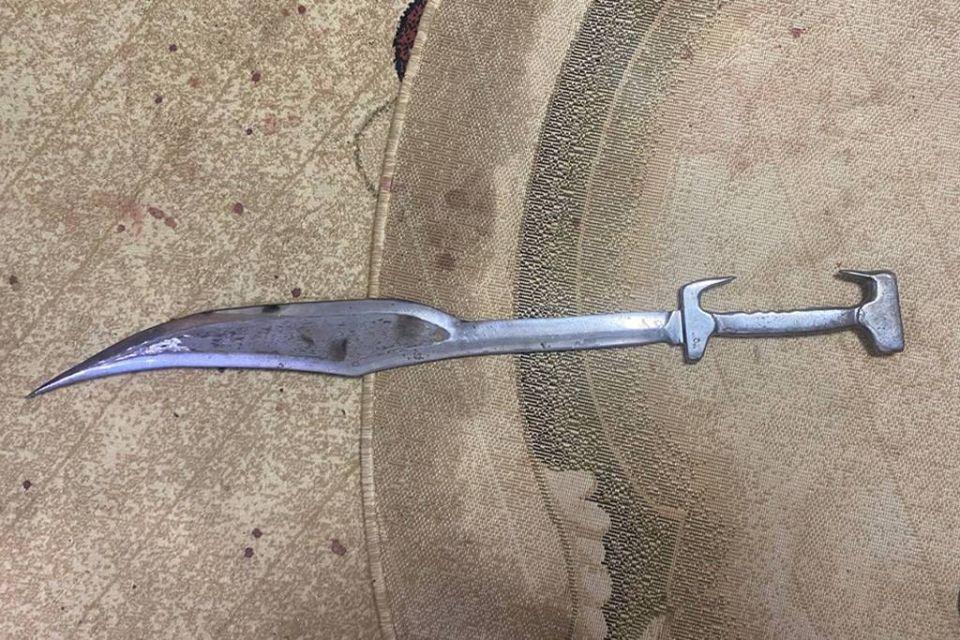 Саратовец хотел меч, как у спартанцев, и выковал его сам из подвески автомобиля