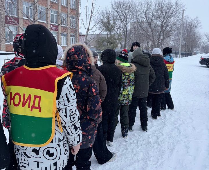 В Пугачеве госавтоинспекторы организовали практическое занятие по безопасности на одной из улиц