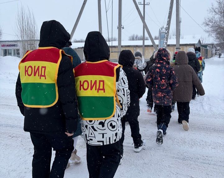 В Пугачеве госавтоинспекторы организовали практическое занятие по безопасности на одной из улиц В Пугачеве госавтоинспекторы организовали практическое занятие по безопасности на одной из улиц