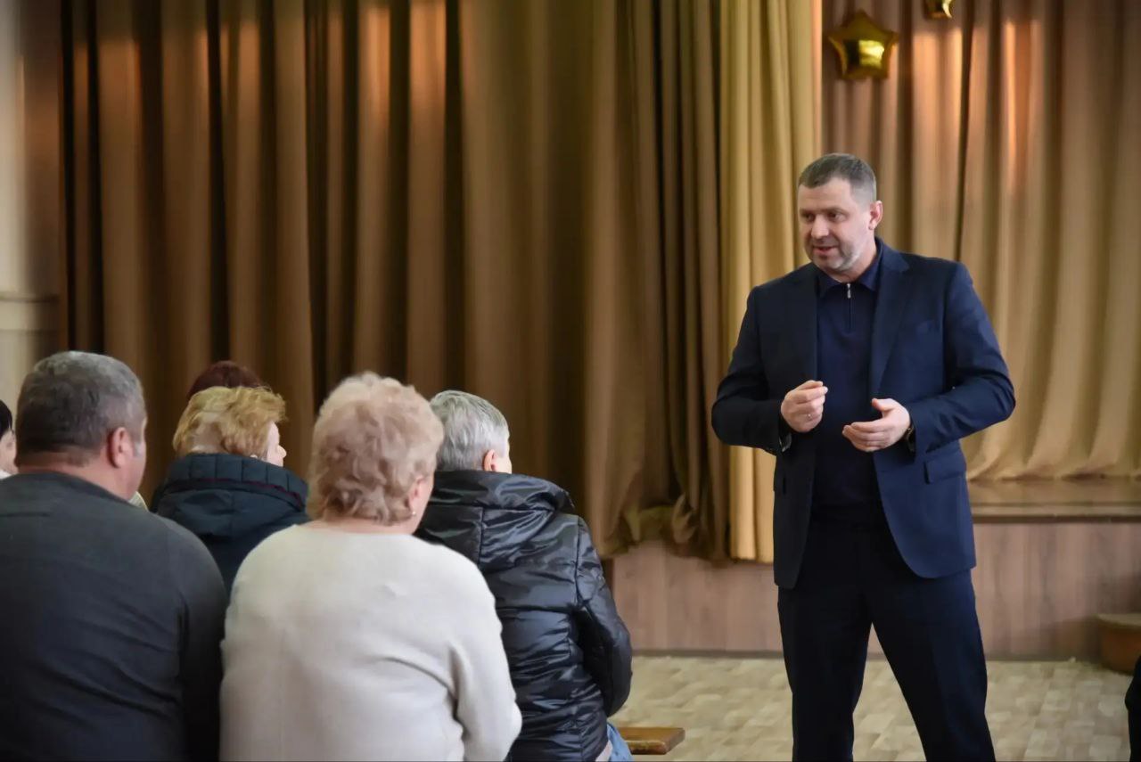 В школе № 12 провели встречу с жителями, проживающими на улицах Титова, Ленина и Академика Жук В школе № 12 провели встречу с жителями, проживающими на улицах Титова, Ленина и Академика Жук