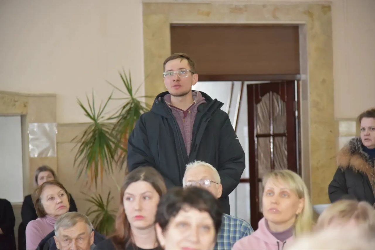 В школе № 12 провели встречу с жителями, проживающими на улицах Титова, Ленина и Академика Жук В школе № 12 провели встречу с жителями, проживающими на улицах Титова, Ленина и Академика Жук