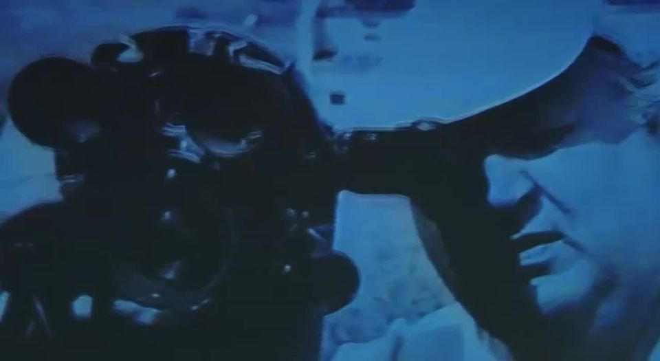 могла остановить время. Речь про кинокамеру