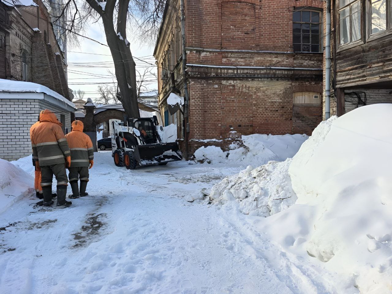 После личных приёмов граждан председатель комитета по ЖКХ Алексей Сидоров совместно с министром строительства и жилищно-коммунального хозяйства Саратовской области Михаилом Бутылкиным выехали на место по решению обозначенных... После личных приёмов граждан председатель комитета по ЖКХ Алексей Сидоров совместно с министром строительства и жилищно-коммунального хозяйства Саратовской области Михаилом Бутылкиным выехали на место по решению обозначенных...