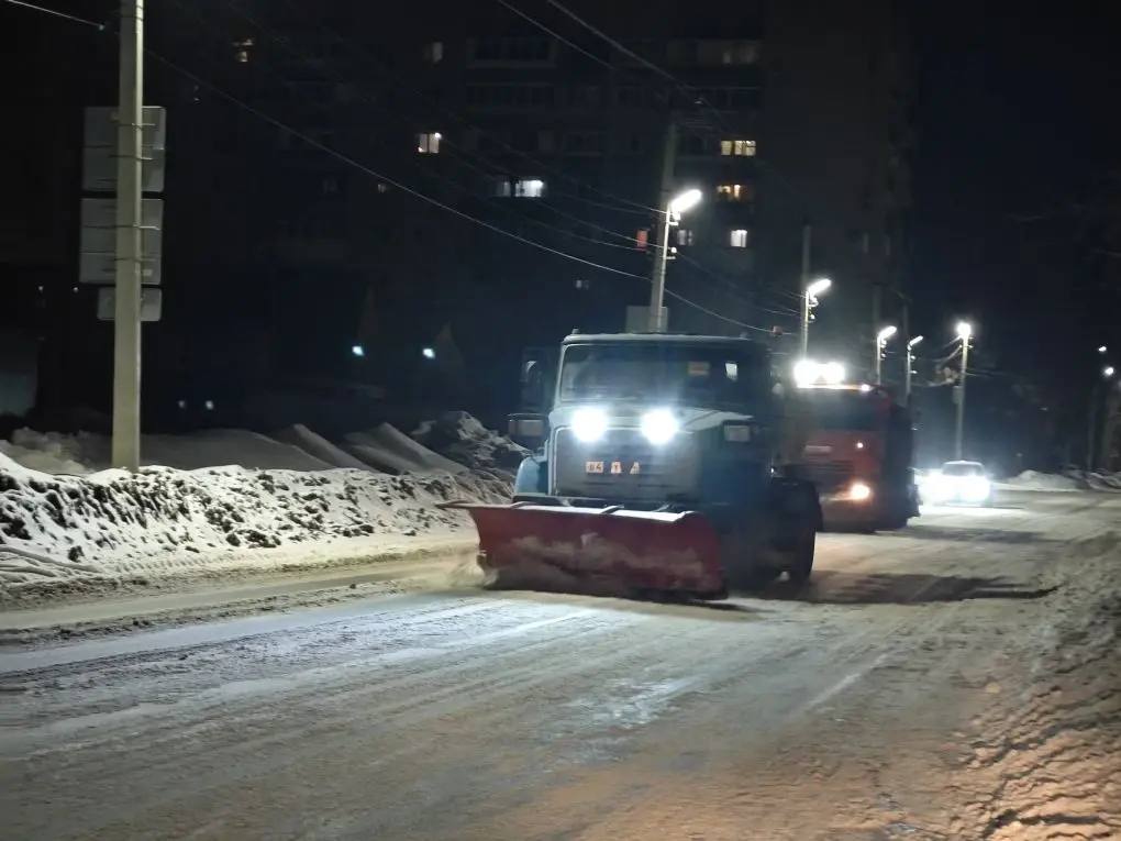 В Балаково продолжается расчистка улиц, тротуаров и общественных пространств от снега В Балаково продолжается расчистка улиц, тротуаров и общественных пространств от снега