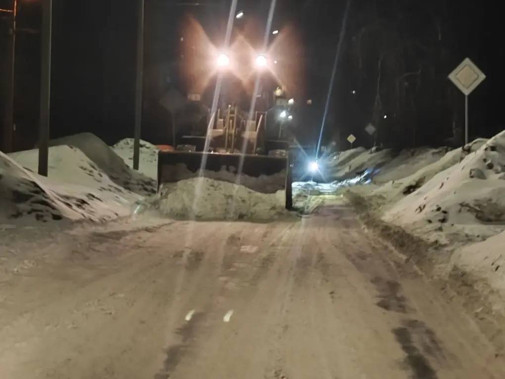 В Балаково продолжается расчистка улиц, тротуаров и общественных пространств от снега В Балаково продолжается расчистка улиц, тротуаров и общественных пространств от снега