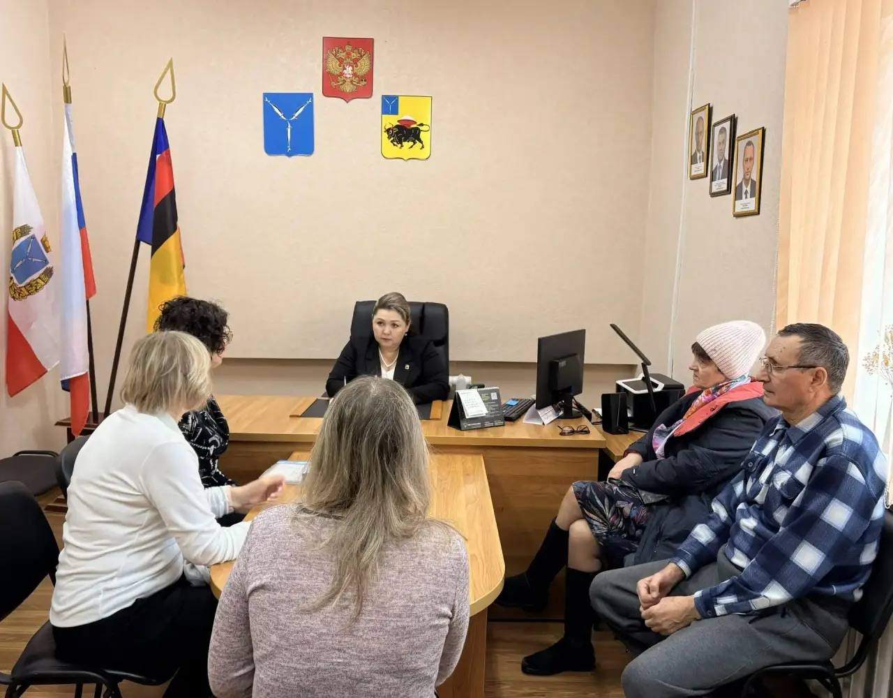 По поручению губернатора Романа Бусаргина провел личный прием граждан По поручению губернатора Романа Бусаргина провел личный прием граждан