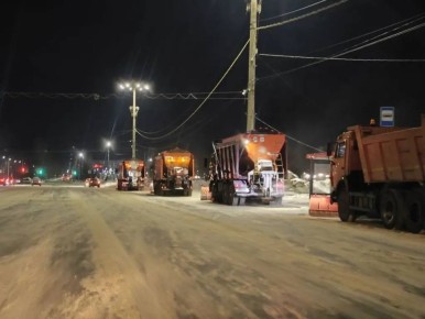 В Балаково продолжается расчистка улиц, тротуаров и общественных пространств от снега