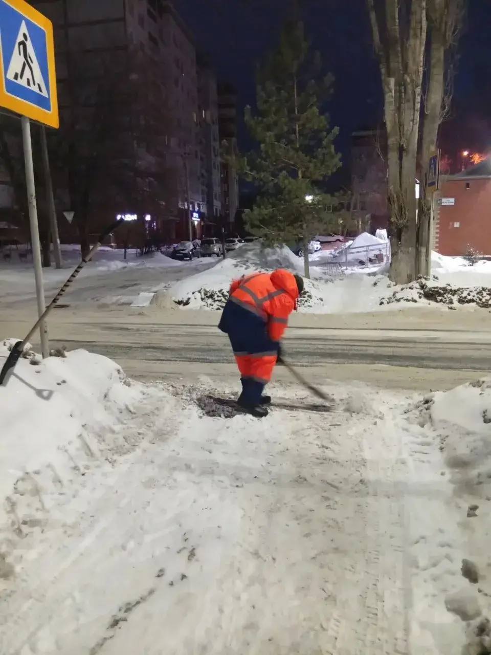В Балаково продолжается расчистка улиц, тротуаров и общественных пространств от снега В Балаково продолжается расчистка улиц, тротуаров и общественных пространств от снега