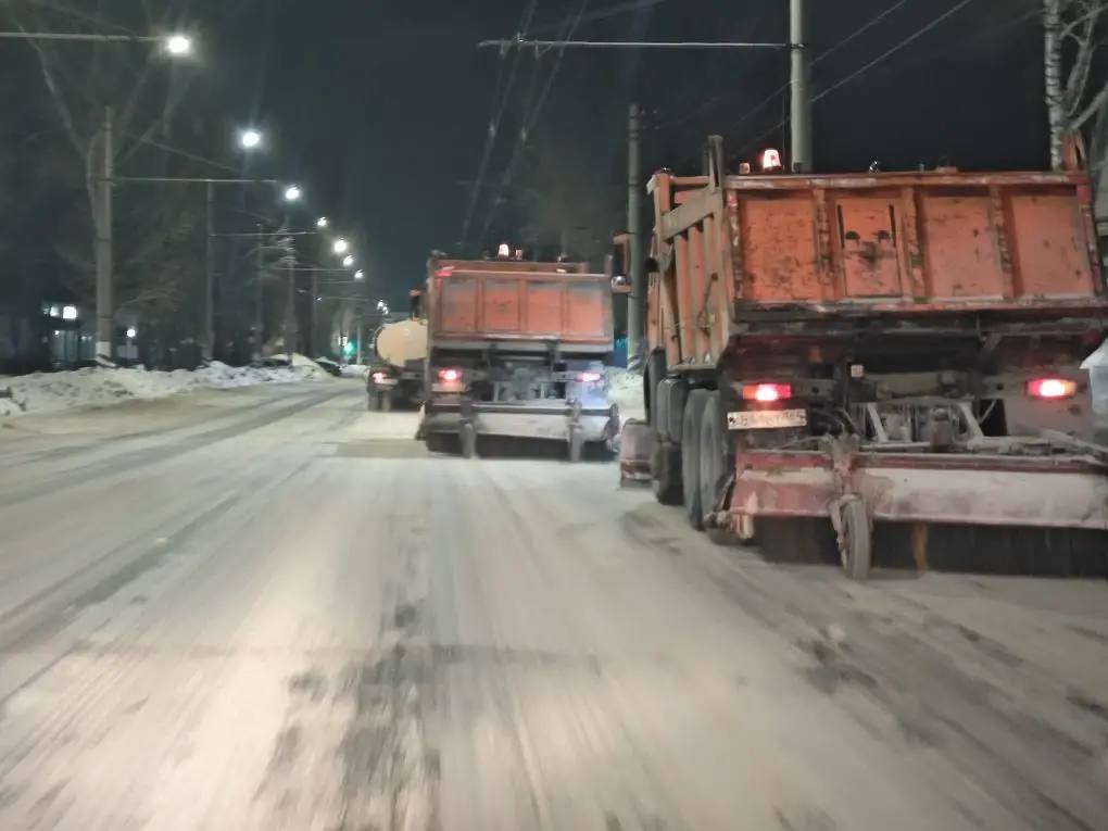 В Балаково продолжается расчистка улиц, тротуаров и общественных пространств от снега В Балаково продолжается расчистка улиц, тротуаров и общественных пространств от снега