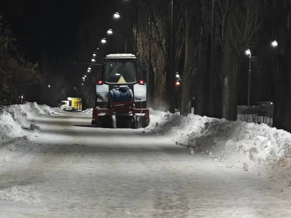 В Балаково продолжается расчистка улиц, тротуаров и общественных пространств от снега В Балаково продолжается расчистка улиц, тротуаров и общественных пространств от снега