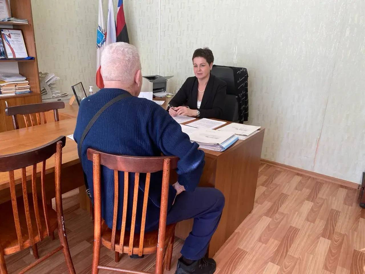 По поручению губернатора Романа Бусаргина провел личный прием граждан По поручению губернатора Романа Бусаргина провел личный прием граждан