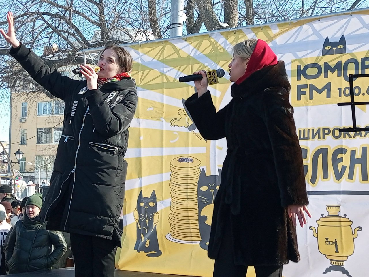 Саратовцы с песнями, конкурсами и блинами празднуют Масленицу Саратовцы с песнями, конкурсами и блинами празднуют Масленицу