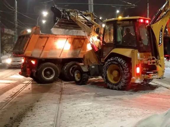 Продолжаются плановые работы по уборке снега и наледи Продолжаются плановые работы по уборке снега и наледи