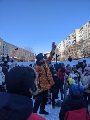 А вот как отмечают Масленицу на других площадках Саратова
