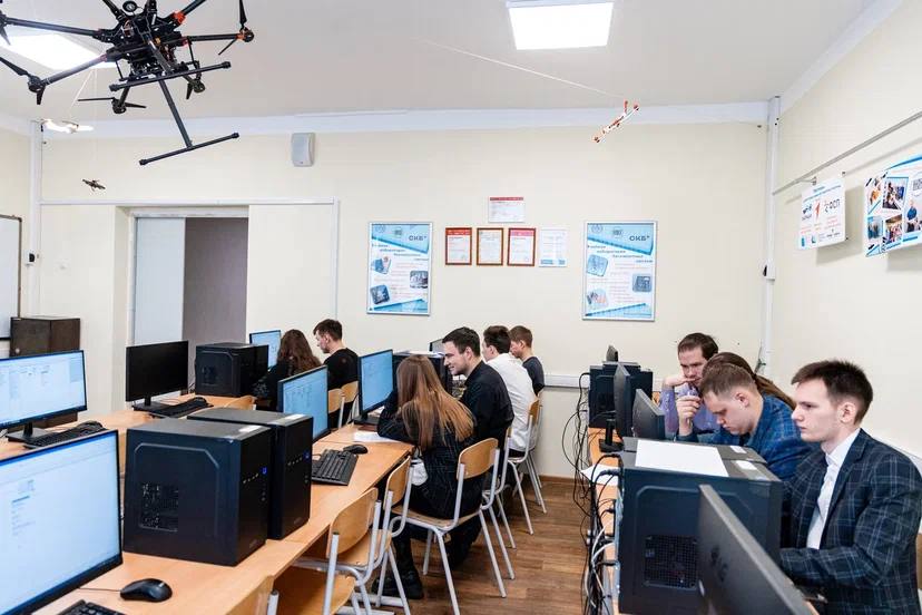 В Саратове определили победителей регионального этапа по робототехнике В Саратове определили победителей регионального этапа по робототехнике