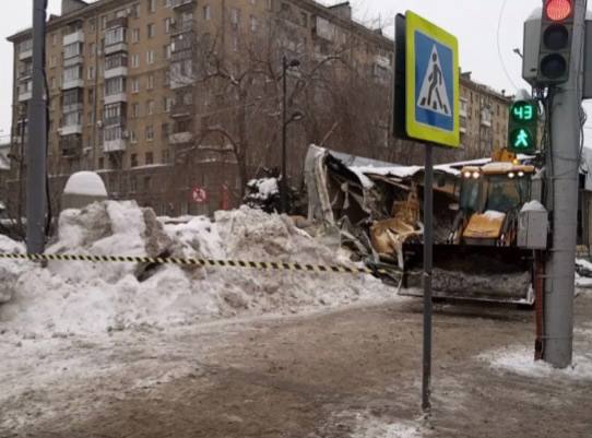 За неделю в Саратове снесли 24 незаконных объекта За неделю в Саратове снесли 24 незаконных объекта