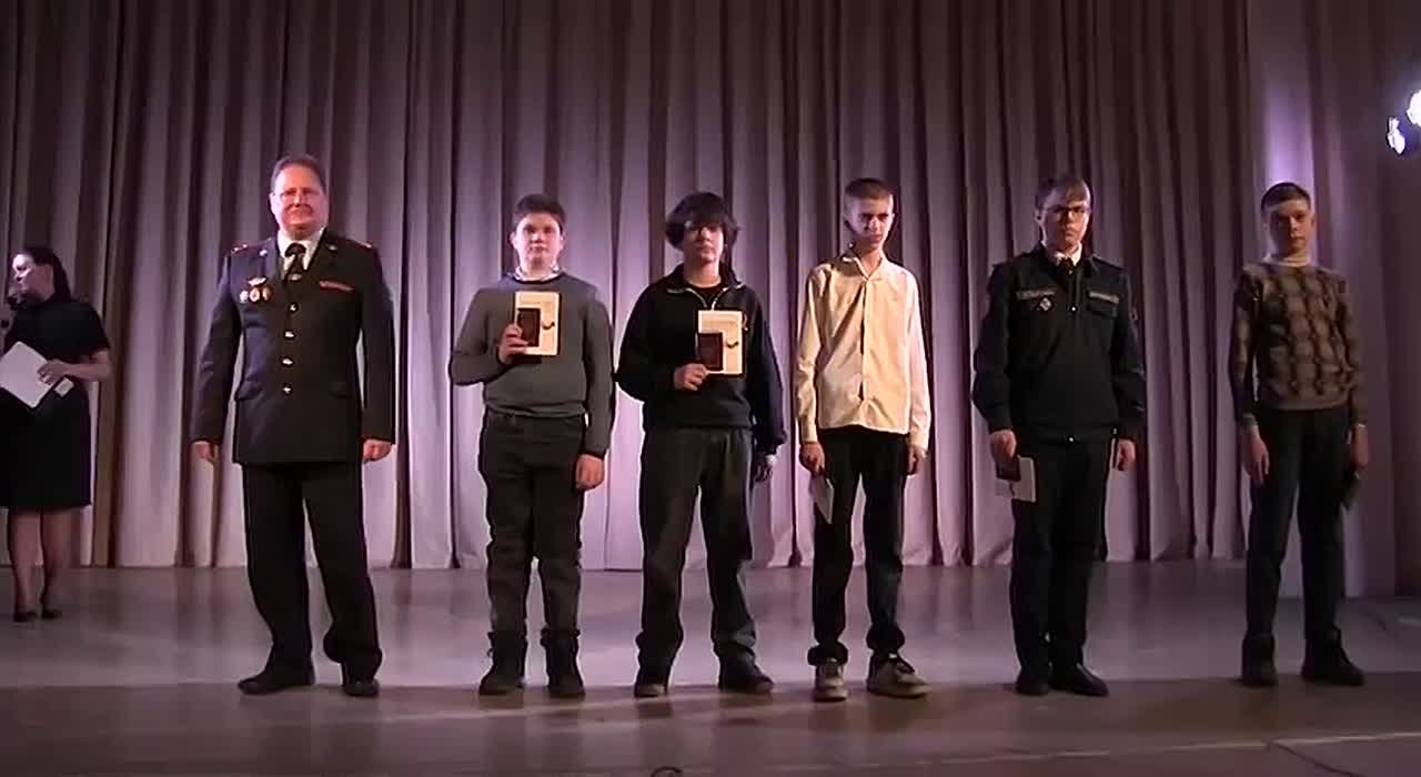 В Энгельсе сотрудники регионального Главка и общественники провели информационно-пропагандистскую акцию «Моя великая Россия»