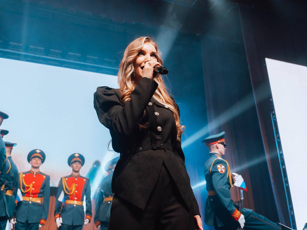 Уважаемые саратовцы!. Поздравляю вас с Днём защитника Отечества! Уважаемые саратовцы!. Поздравляю вас с Днём защитника Отечества!