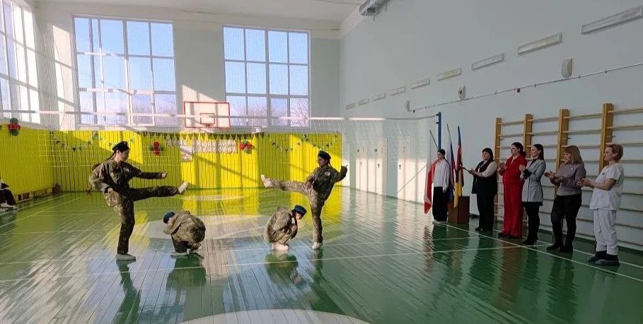 В с.Безымянное состоялась товарищеская встреча по волейболу, приуроченная ко Дню защитника Отечества