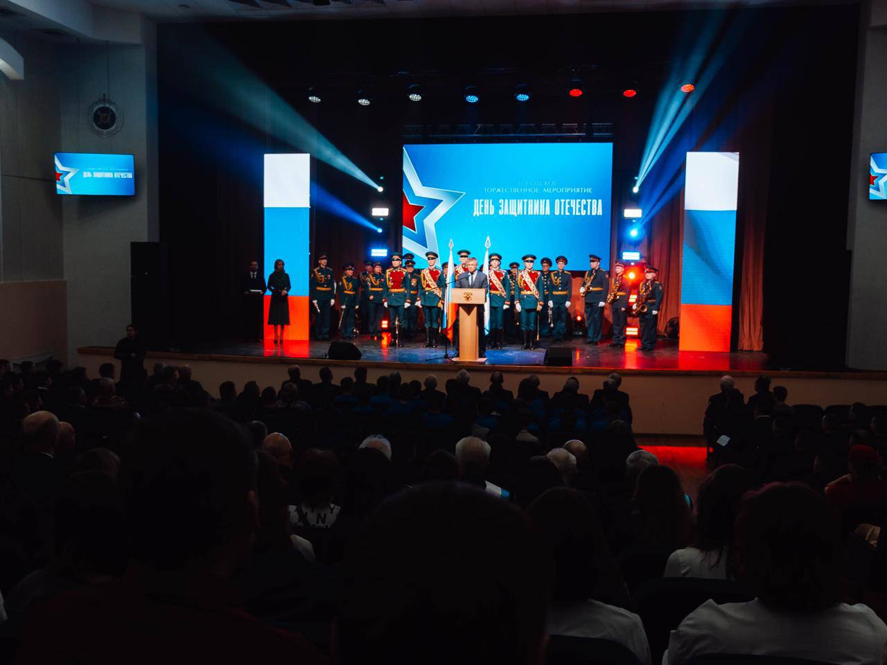 Уважаемые саратовцы!. Поздравляю вас с Днём защитника Отечества! Уважаемые саратовцы!. Поздравляю вас с Днём защитника Отечества!