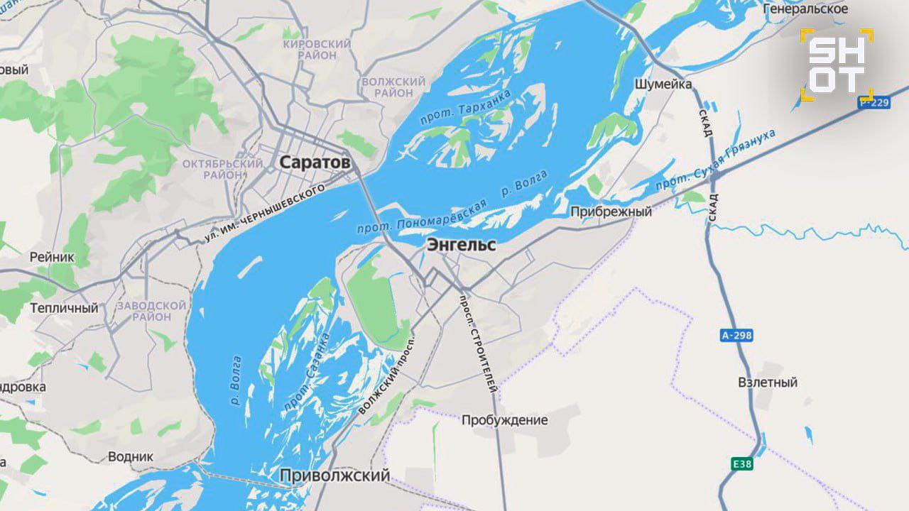 Мощные взрывы звучат над Саратовом и Энгельсом — система ПВО отражает атаку украинских дронов