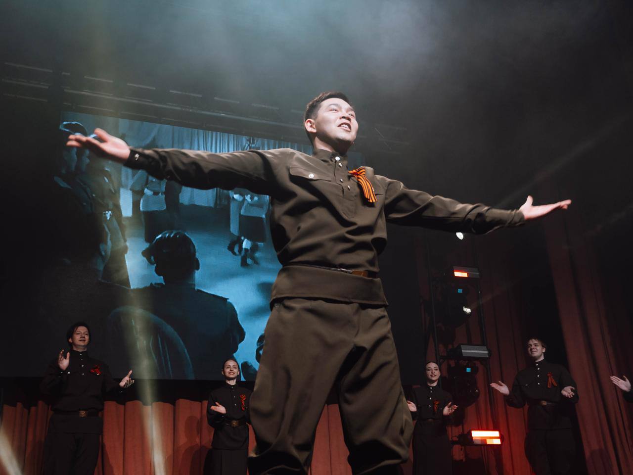 Уважаемые саратовцы!. Поздравляю вас с Днём защитника Отечества! Уважаемые саратовцы!. Поздравляю вас с Днём защитника Отечества!