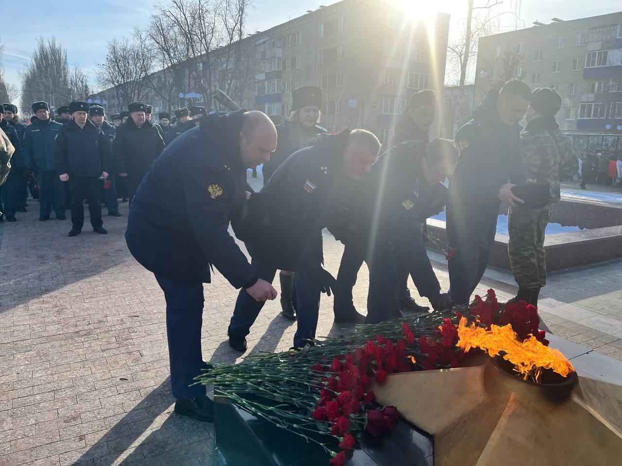 Работники прокуратуры города Балаково вместе с представителями общественных организаций и молодежных объединений приняли участие в торжественных мероприятиях, приуроченных к Дню защитника Отечества Работники прокуратуры города Балаково вместе с представителями общественных организаций и молодежных объединений приняли участие в торжественных мероприятиях, приуроченных к Дню защитника Отечества