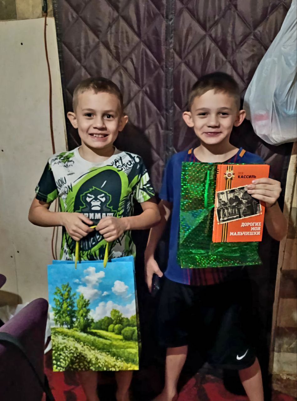 Заместитель прокурора Кировского района Саратова Никита Мараховский совместно с представителями органа опеки и попечительства, подразделения по делам несовершеннолетних в честь празднования Дня защитника Отечества посетили... Заместитель прокурора Кировского района Саратова Никита Мараховский совместно с представителями органа опеки и попечительства, подразделения по делам несовершеннолетних в честь празднования Дня защитника Отечества посетили...