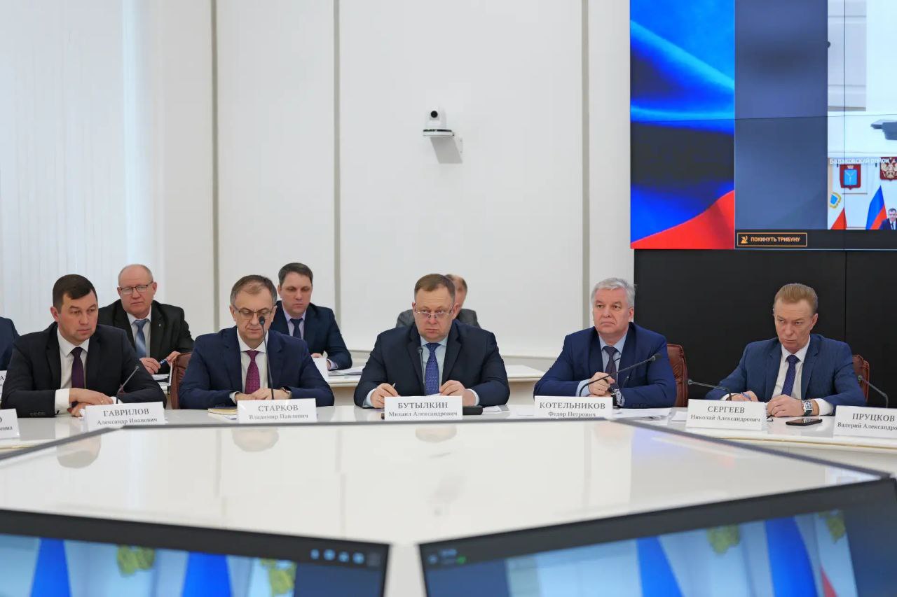 Губернатор Саратовской области Роман Бусаргин провел постоянно действующее совещание с зампредами Правительства, министрами и руководителями ведомств, а также главами районов Губернатор Саратовской области Роман Бусаргин провел постоянно действующее совещание с зампредами Правительства, министрами и руководителями ведомств, а также главами районов