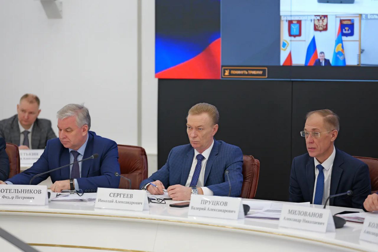 Губернатор Саратовской области Роман Бусаргин провел постоянно действующее совещание с зампредами Правительства, министрами и руководителями ведомств, а также главами районов Губернатор Саратовской области Роман Бусаргин провел постоянно действующее совещание с зампредами Правительства, министрами и руководителями ведомств, а также главами районов