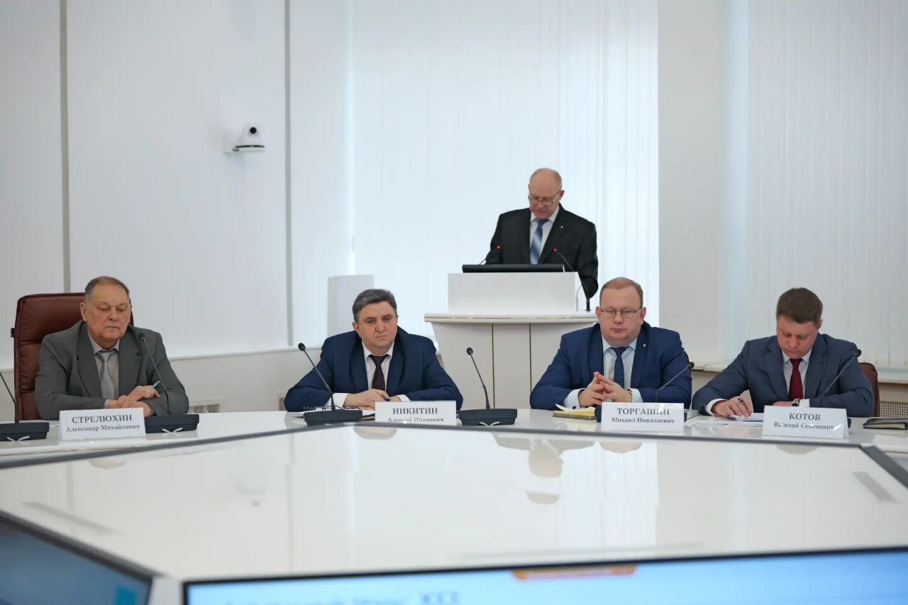 Губернатор Саратовской области Роман Бусаргин провел постоянно действующее совещание с зампредами Правительства, министрами и руководителями ведомств, а также главами районов Губернатор Саратовской области Роман Бусаргин провел постоянно действующее совещание с зампредами Правительства, министрами и руководителями ведомств, а также главами районов