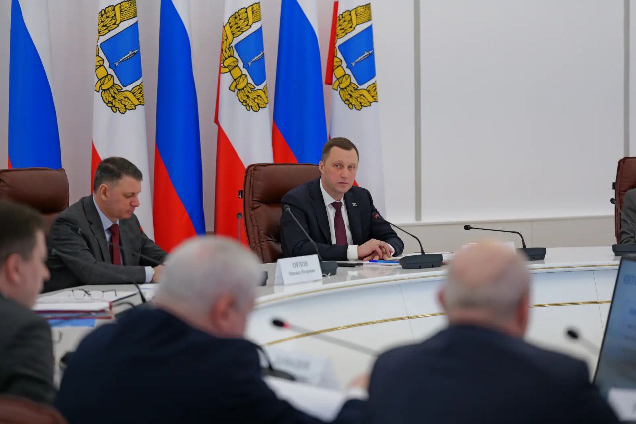 Губернатор Саратовской области Роман Бусаргин провел постоянно действующее совещание с зампредами Правительства, министрами и руководителями ведомств, а также главами районов