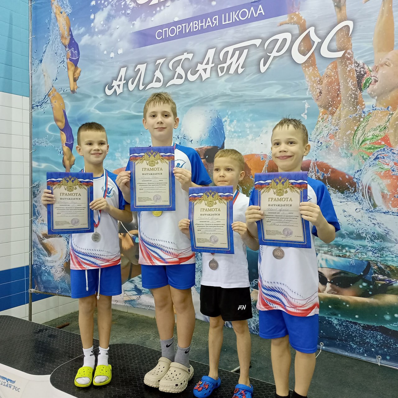 В бассейне «Альбатрос» определили лучших в прыжках с трамплина и вышки В бассейне «Альбатрос» определили лучших в прыжках с трамплина и вышки