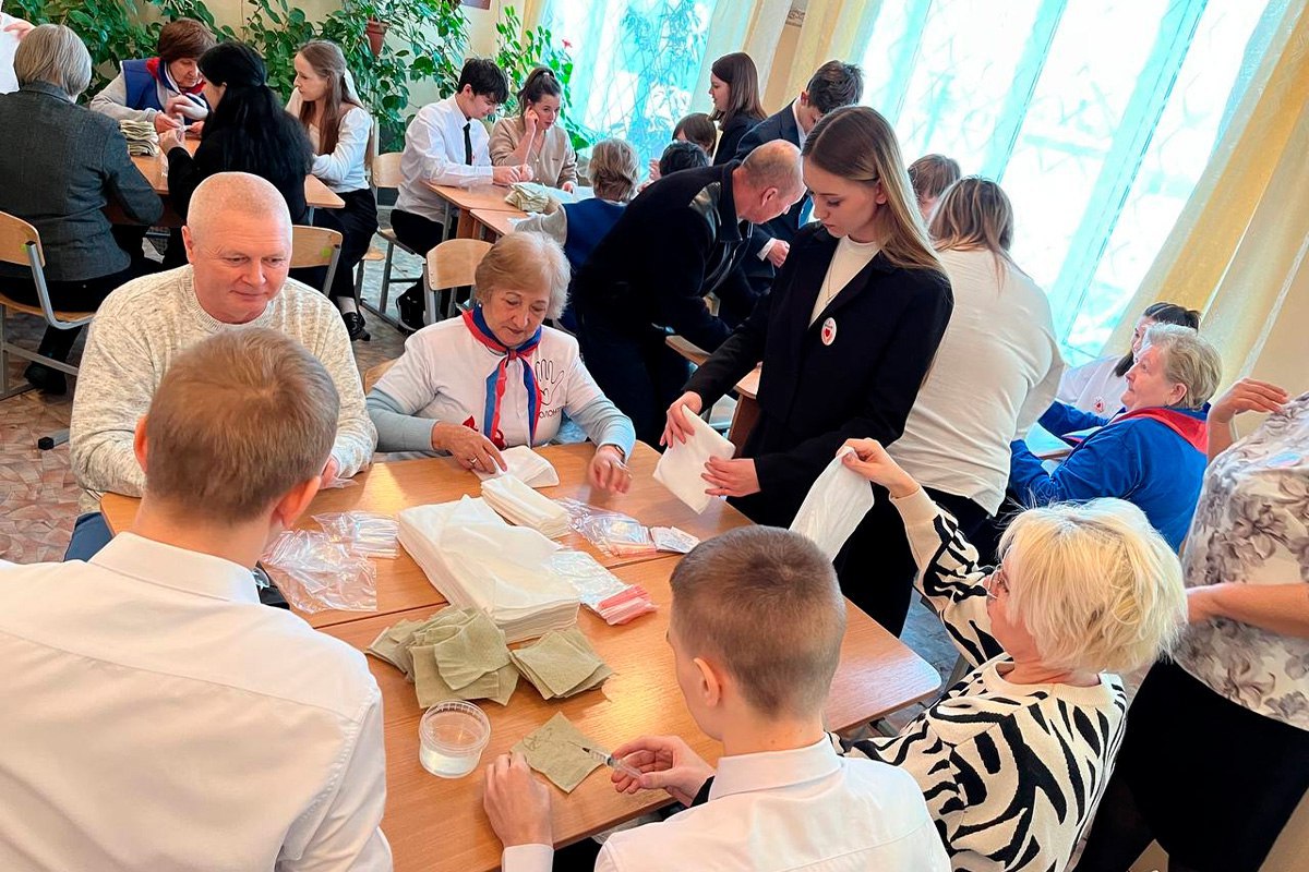 В Аркадаке провели мастер-класс по изготовлению «сухого душа» для бойцов В Аркадаке провели мастер-класс по изготовлению «сухого душа» для бойцов