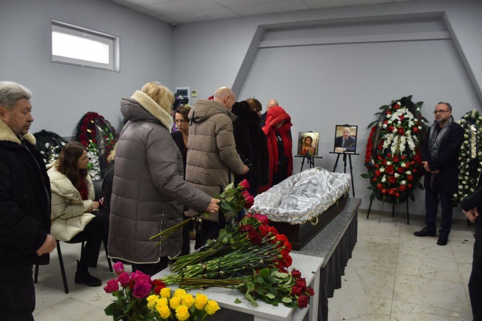 Сегодня в Саратове в последний путь проводили председателя Общественной палаты Николая Островского