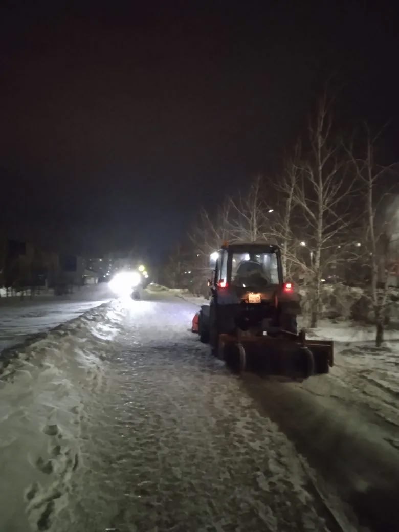 В Балаково продолжается уборка снега В Балаково продолжается уборка снега