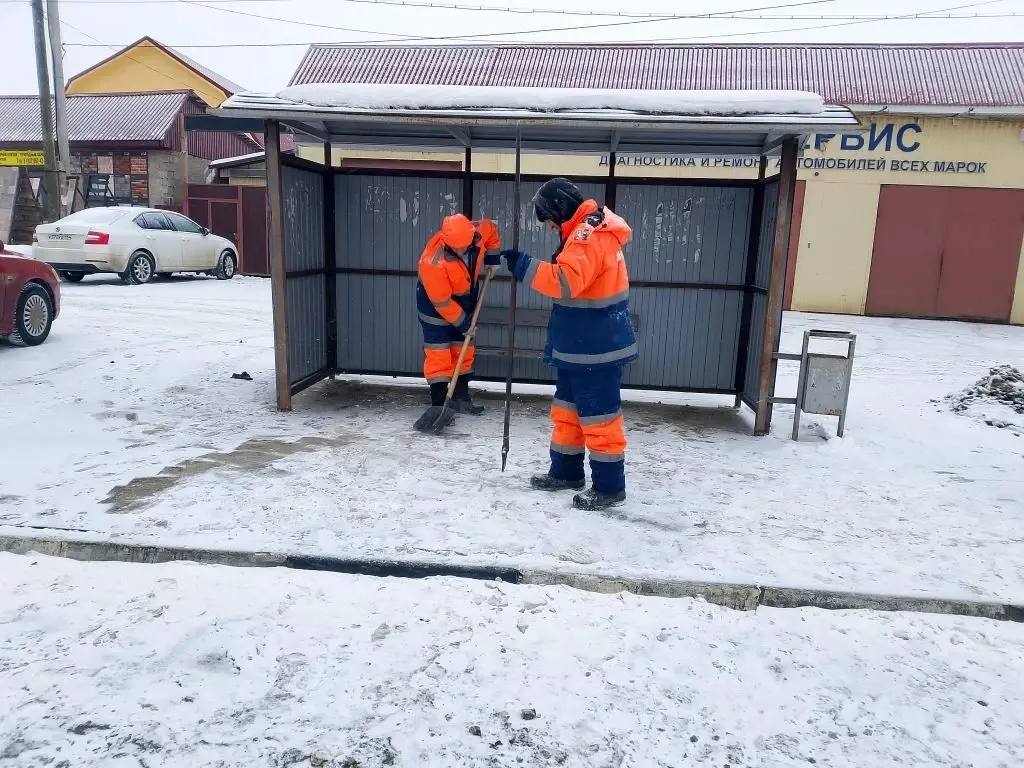 В связи с выпадением небольшого количество снежных масс на улицах города работали наши комбинированные дорожные машины В связи с выпадением небольшого количество снежных масс на улицах города работали наши комбинированные дорожные машины