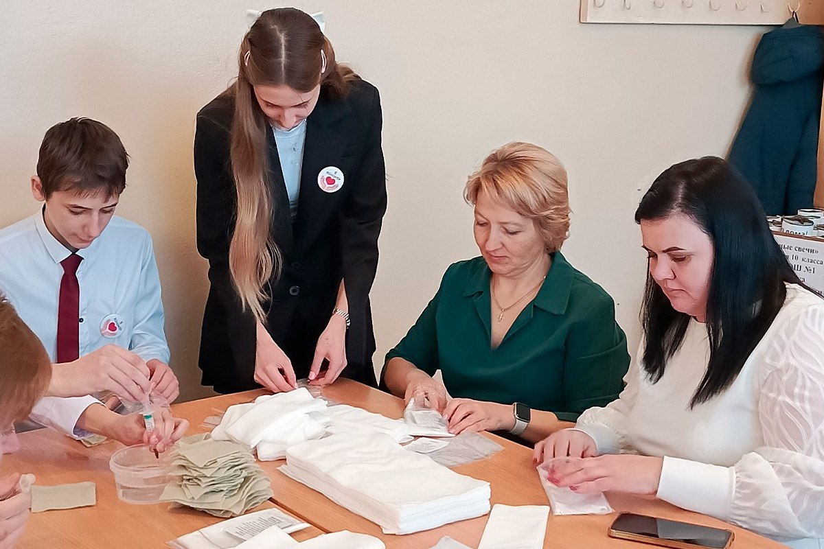 В Аркадаке провели мастер-класс по изготовлению «сухого душа» для бойцов В Аркадаке провели мастер-класс по изготовлению «сухого душа» для бойцов