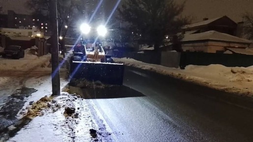 В течение ночи коммунальные службы города проводили работы по уборке снега